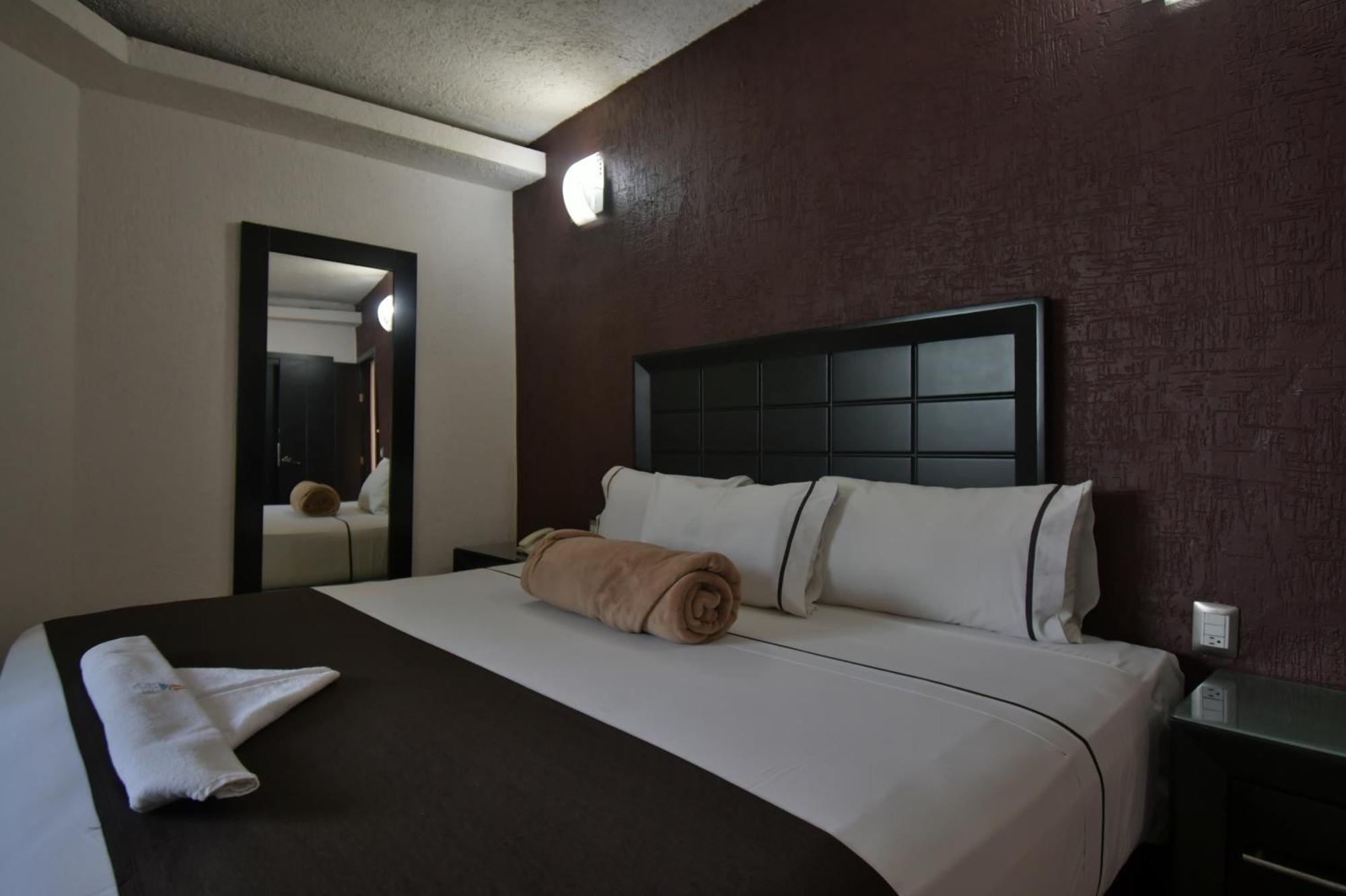Hotel Portonovo Plaza Centro Гвадалахара Экстерьер фото